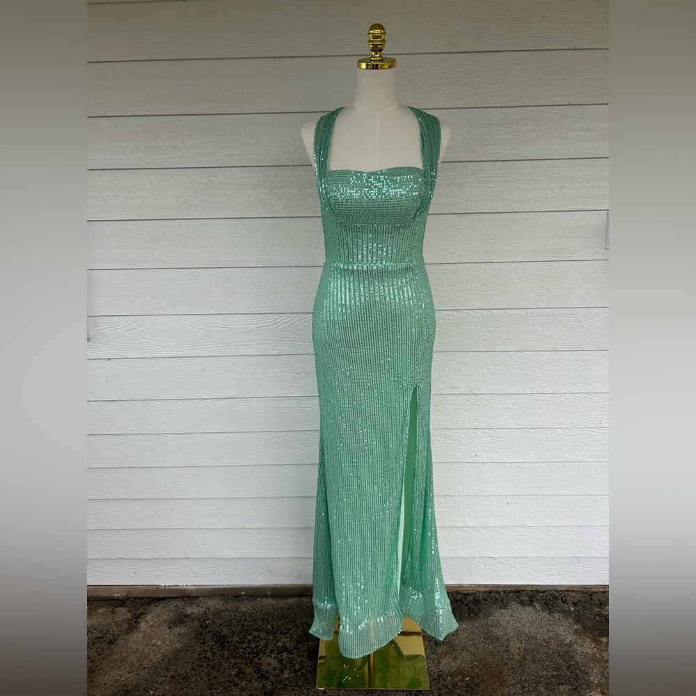 Elegant Green Evening Gown